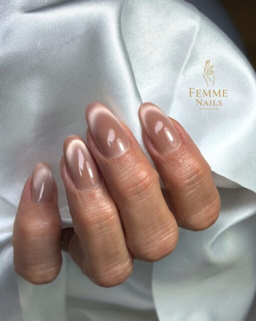 Cat eye francúzska manikúra s krásnym jemným cat eye gél lakom od @musanails.slovakia 👌🏼🩷🥰  #nails #nechty #gelovenechty #manikura #handlova